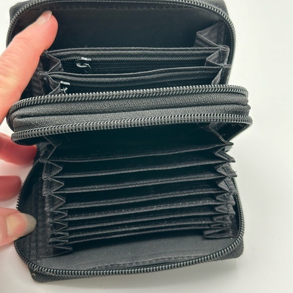 Leather Wallet Indexer Safe Keeper Lock Identity Shield RFID Black White NWT - Picture 7 of 7